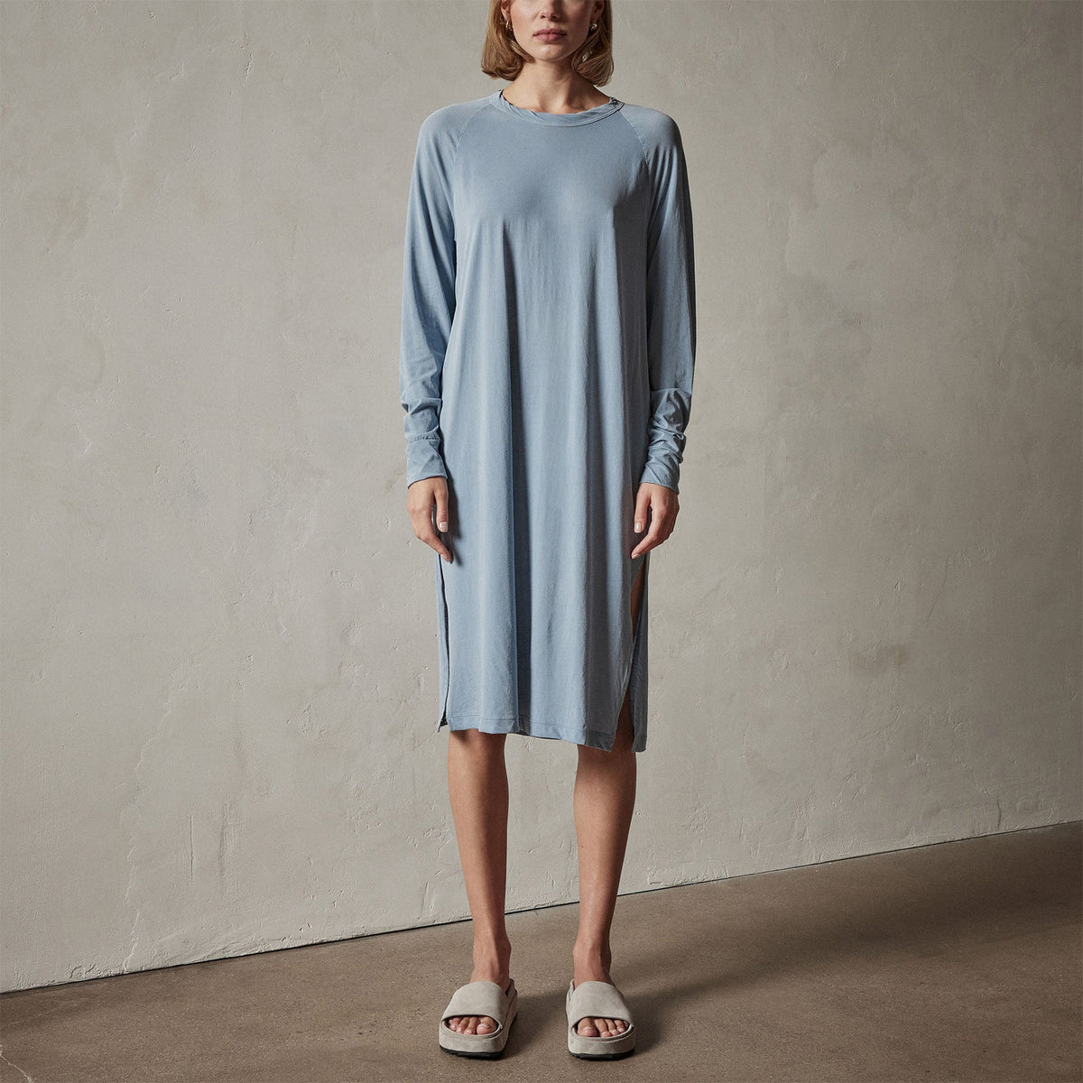 Relaxed Raglan Dress in Bluestone Pigment | James Perse Los Angeles