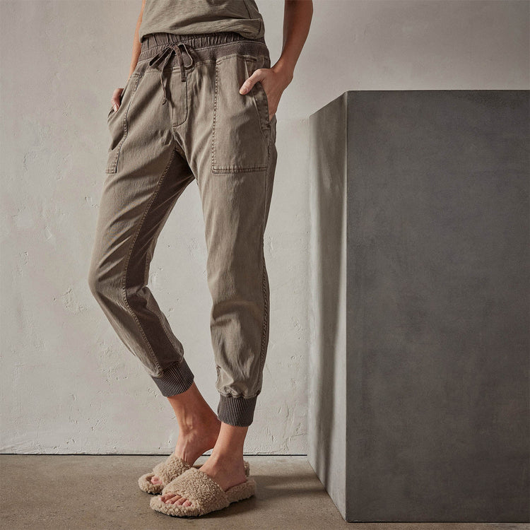 Mixed Media Pant in Ammo Pigment | James Perse Los Angeles