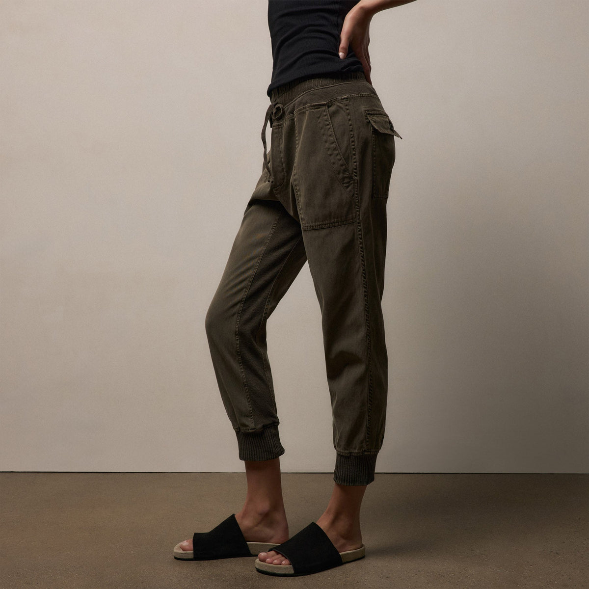 Mixed Media Pant in Army Green Pigment | James Perse Los Angeles