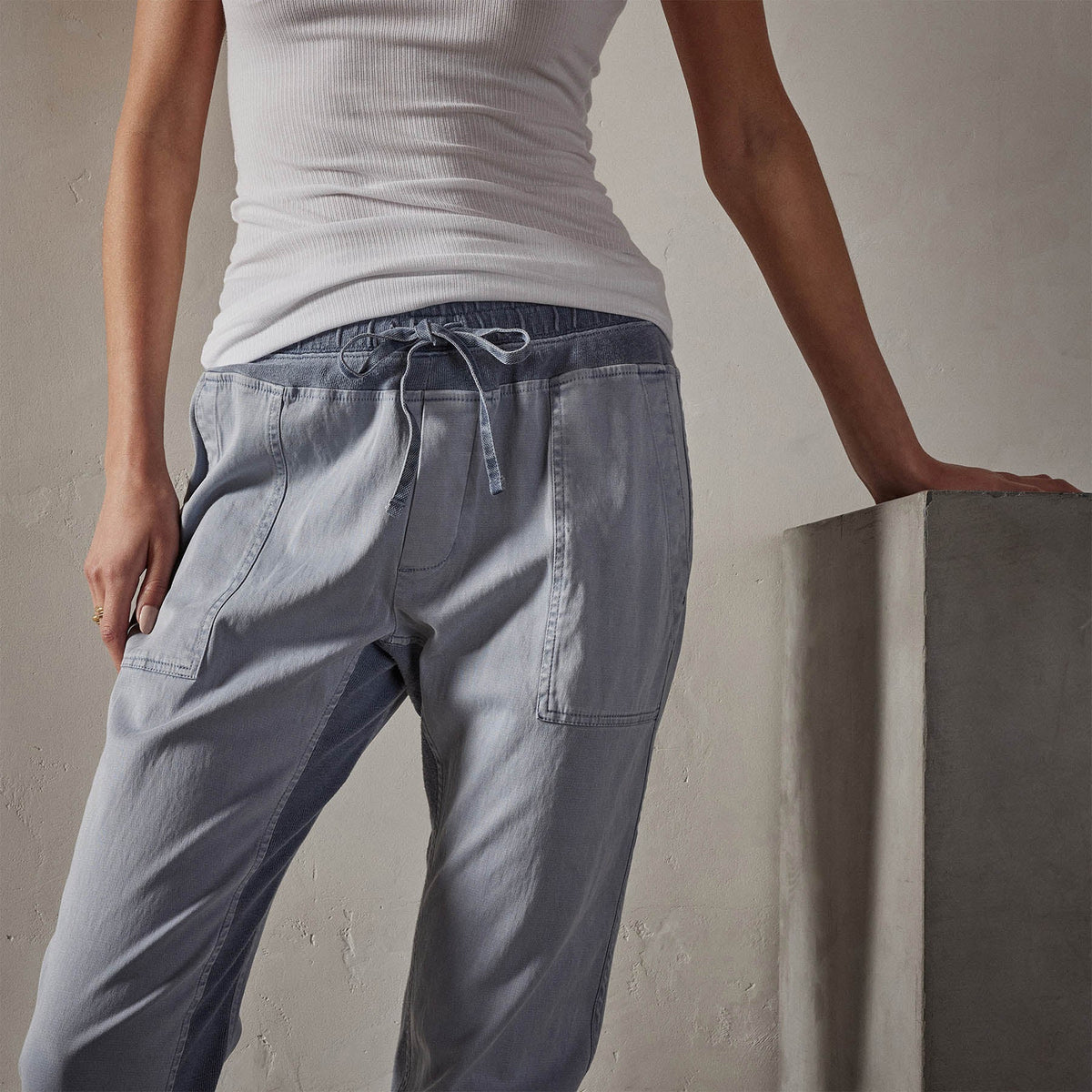 Mixed Media Pant in Aura Pigment | James Perse Los Angeles 
