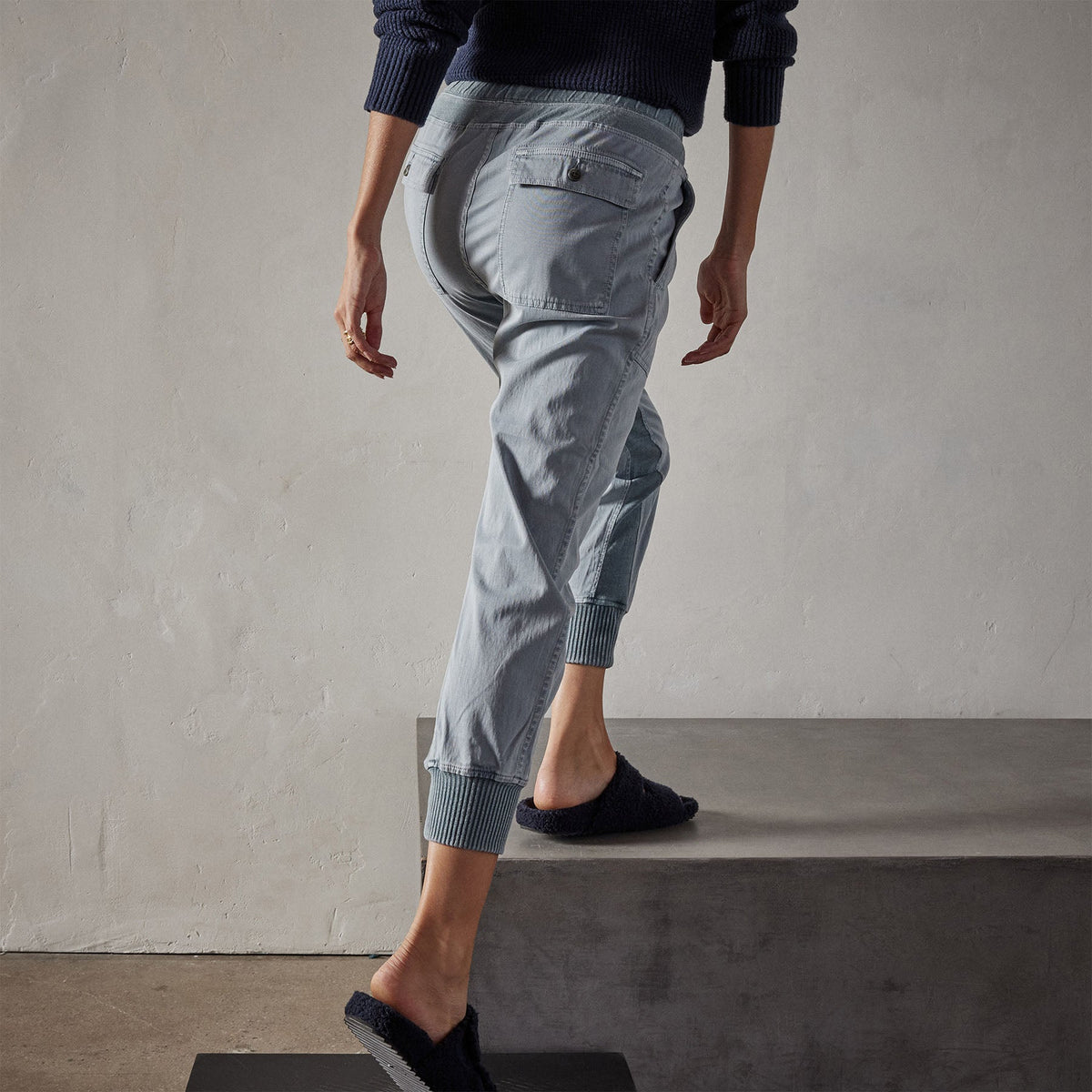 Mixed Media Pant in Ocean Mist Pigment | James Perse Los Angeles