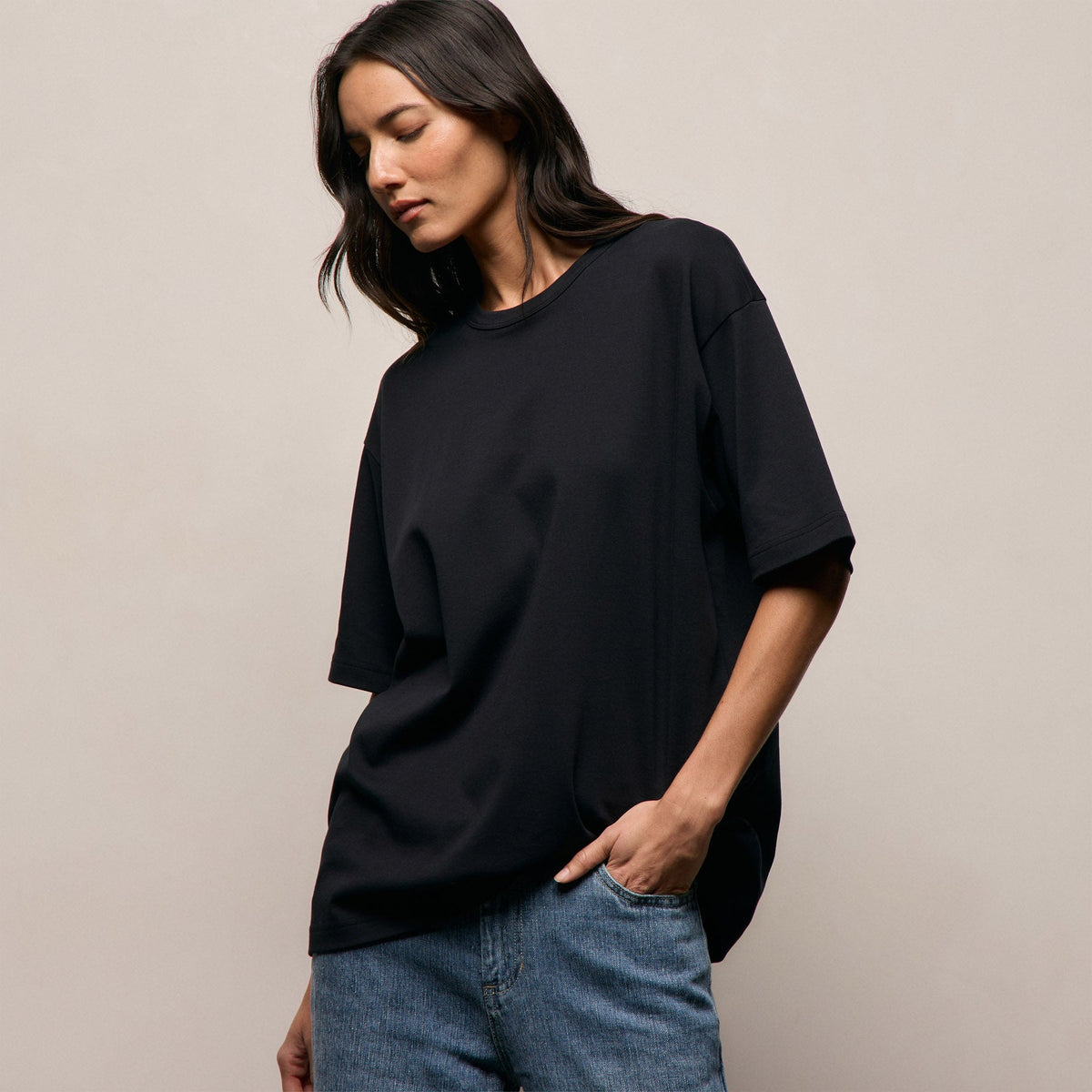 Relaxed Fit Tee in Black | James Perse Los Angeles