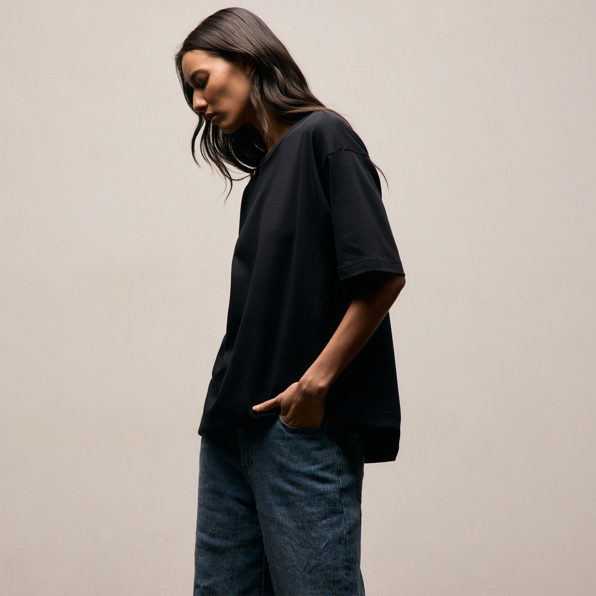 Relaxed Fit Tee in Black | James Perse Los Angeles