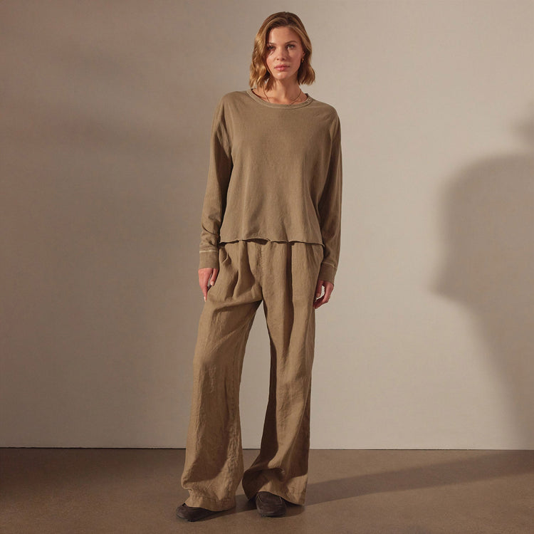 Long Sleeve Boxy Slub Top in Cashew Pigment | James Perse Los Angeles