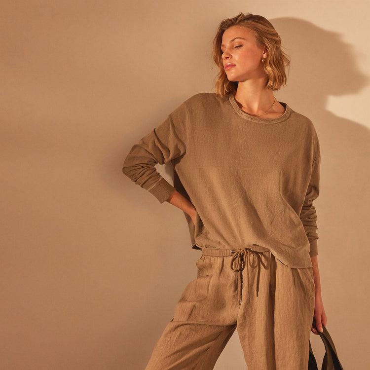 Long Sleeve Boxy Slub Top in Cashew Pigment | James Perse Los Angeles