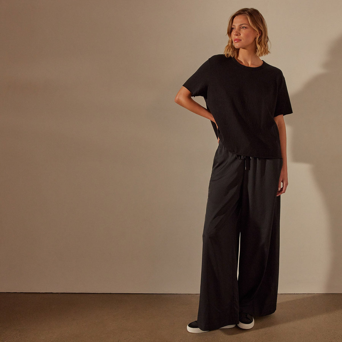 Slub Jersey Boxy Tee in Black | James Perse Los Angeles
