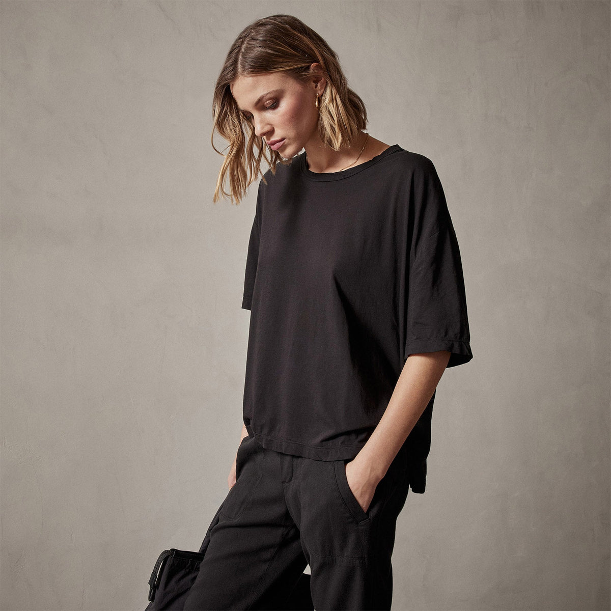 Oversized Boxy Tee in Black | James Perse Los Angeles