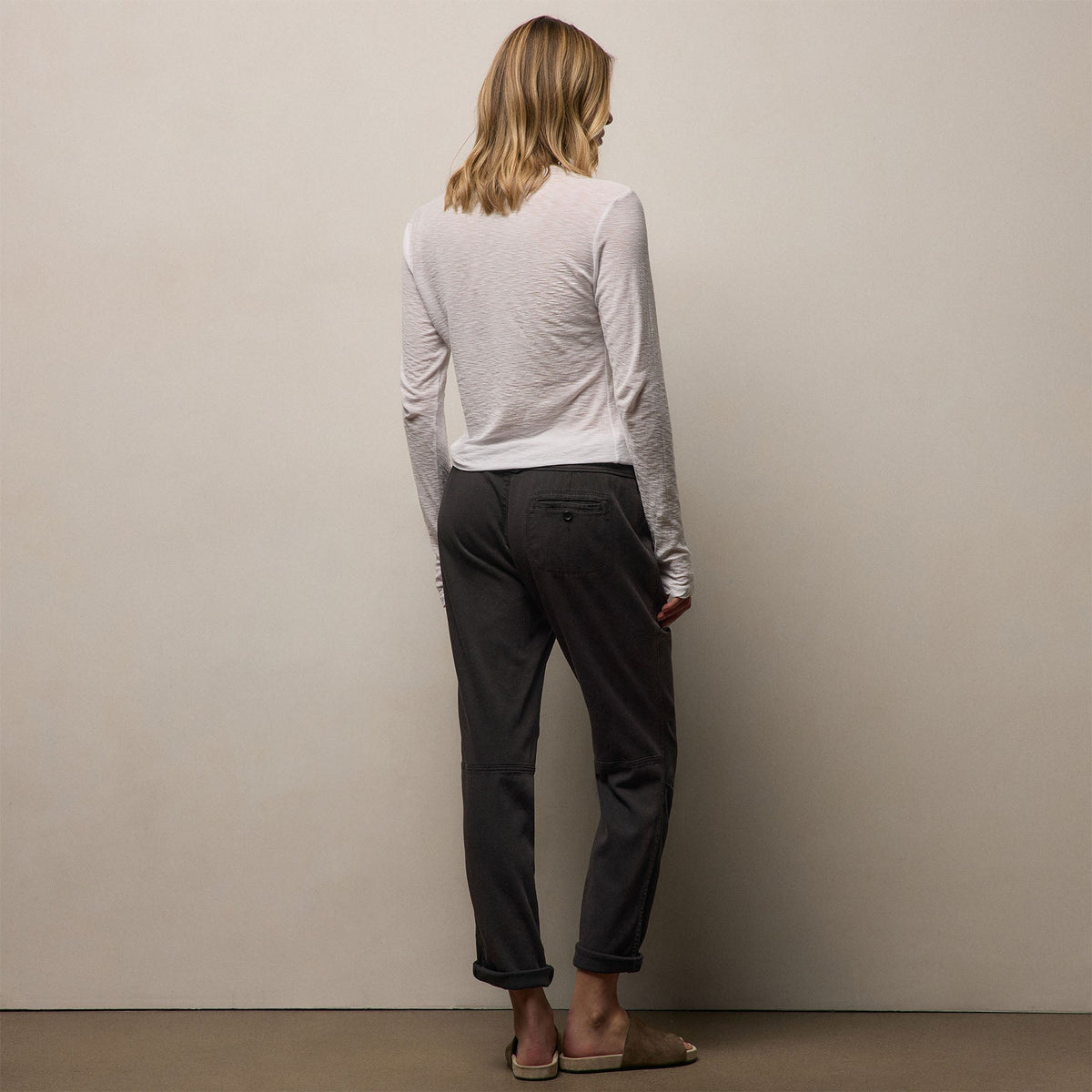 Soft Drape Pant in Carbon Pigment | James Perse Los Angeles