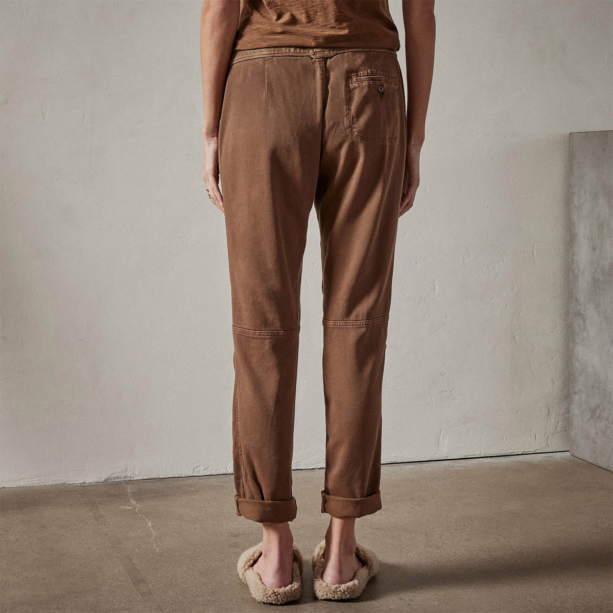 Soft Drape Pant in Gingerbread Pigment | James Perse Los Angeles
