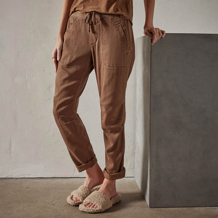 Soft Drape Pant in Gingerbread Pigment | James Perse Los Angeles