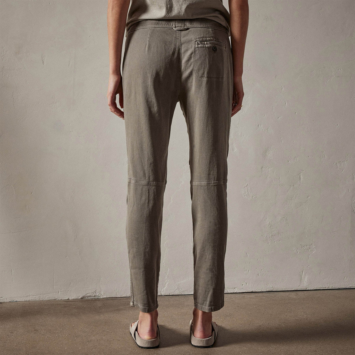 Soft Drape Pant in River Rock Pigment | James Perse Los Angeles 