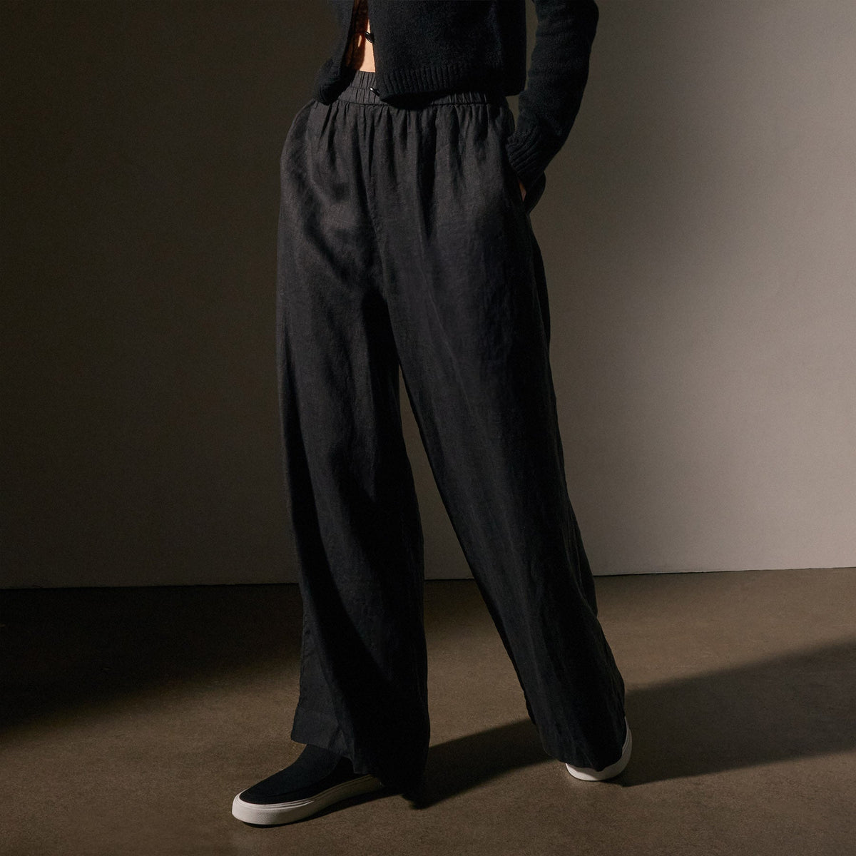 Lightweight Linen Wide Leg Pnt in Black | James Perse Los Angeles