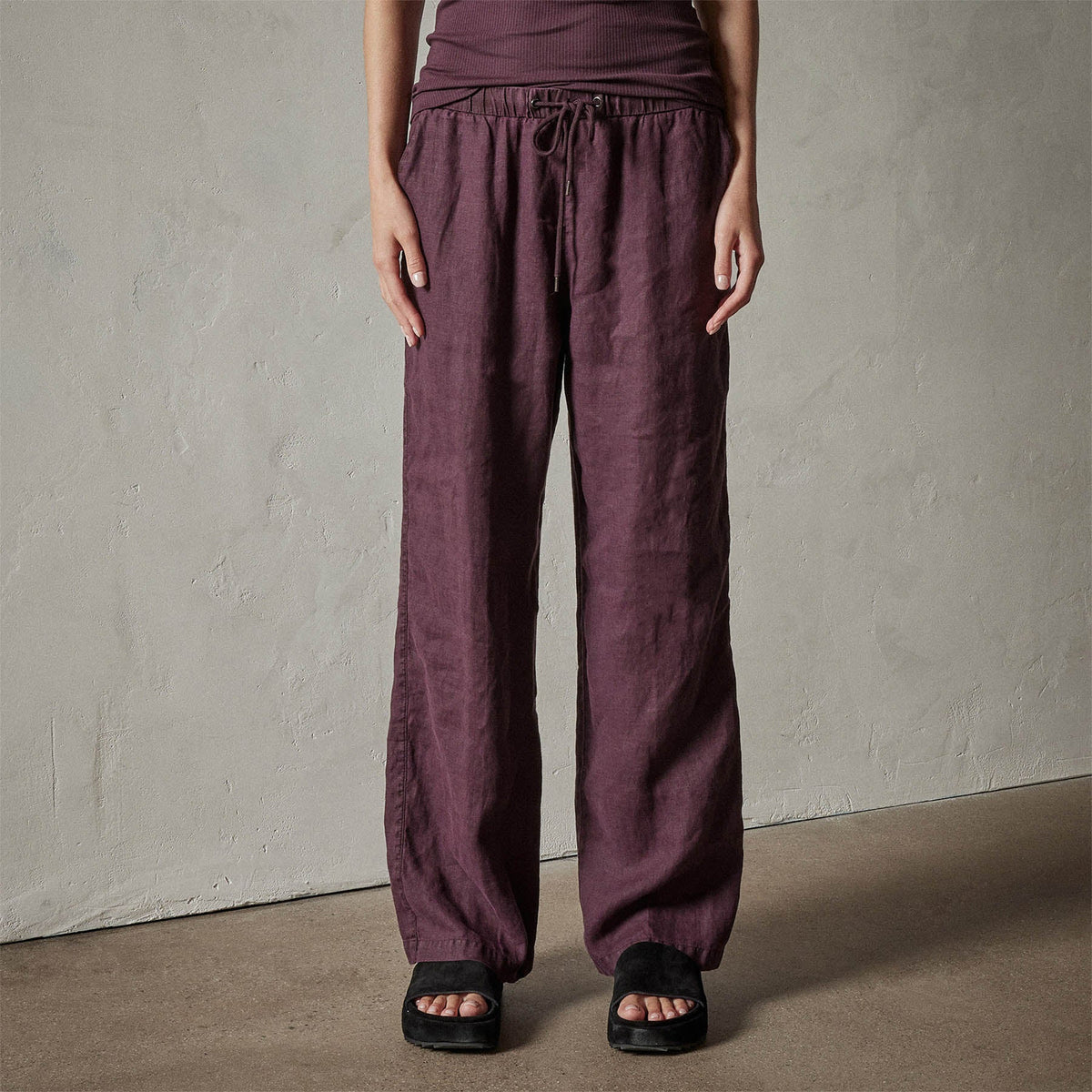 Lightweight Linen Pant in Eggplant | James Perse Los Angeles