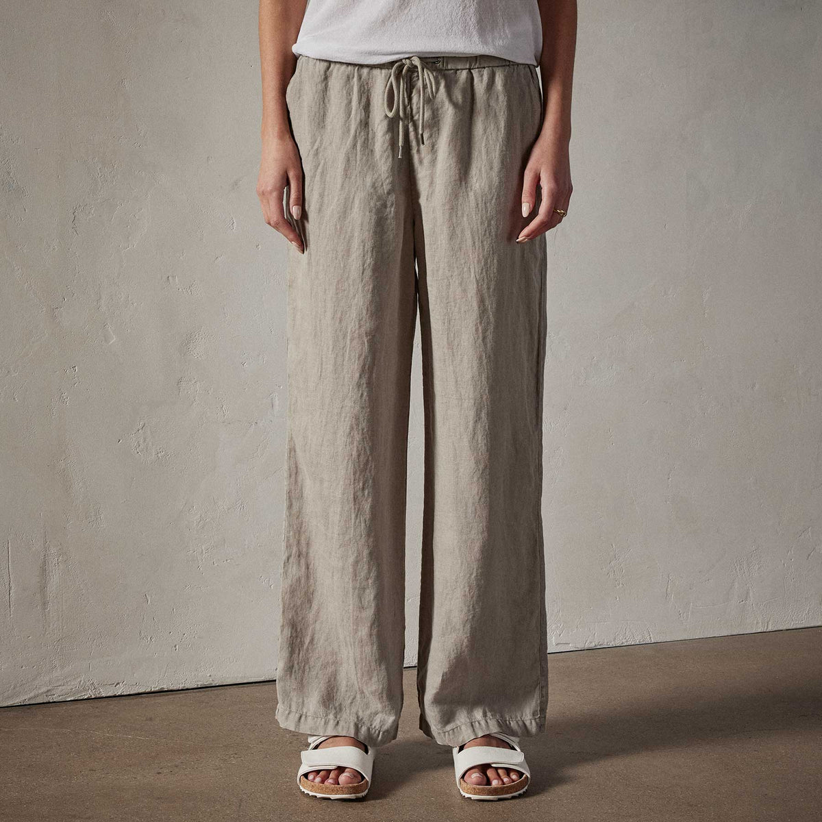 Lightweight Linen Pant in Silt Pigment | James Perse Los Angeles 