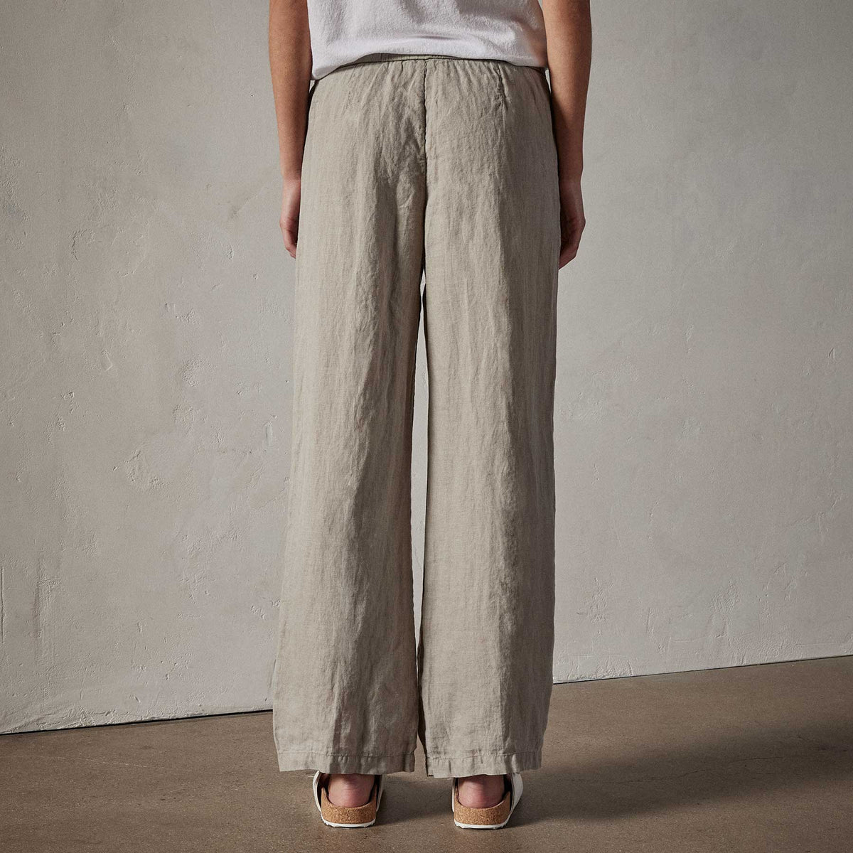 Lightweight Linen Pant in Silt Pigment | James Perse Los Angeles 