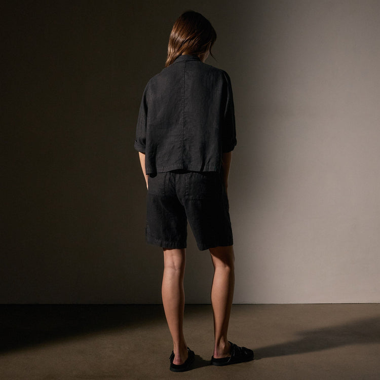 Pocket Cropped Shirt in Black | James Perse Los Angeles