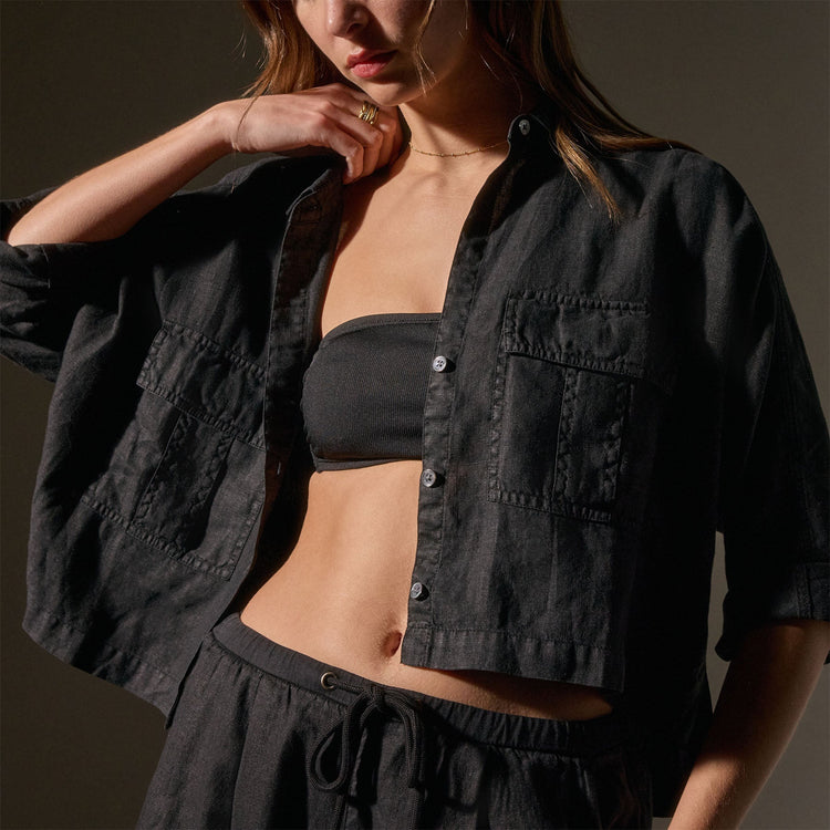 Pocket Cropped Shirt in Black | James Perse Los Angeles