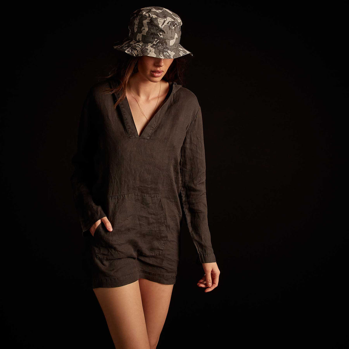 Lightweight Linen Hooded Tunic - Magma Pigment | James Perse Los Angeles