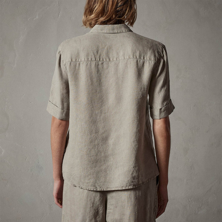 Lightweight Linen Short Sleeve Shirt in Silt Pigment | James Perse Los Angeles