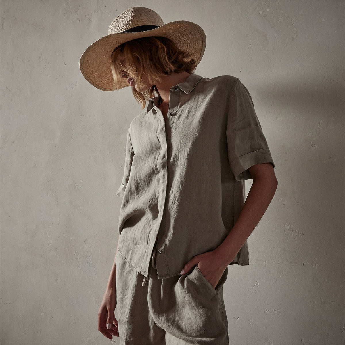 Short Sleeve Linen Shirt in Silt Pigment | James Perse Los Angeles
