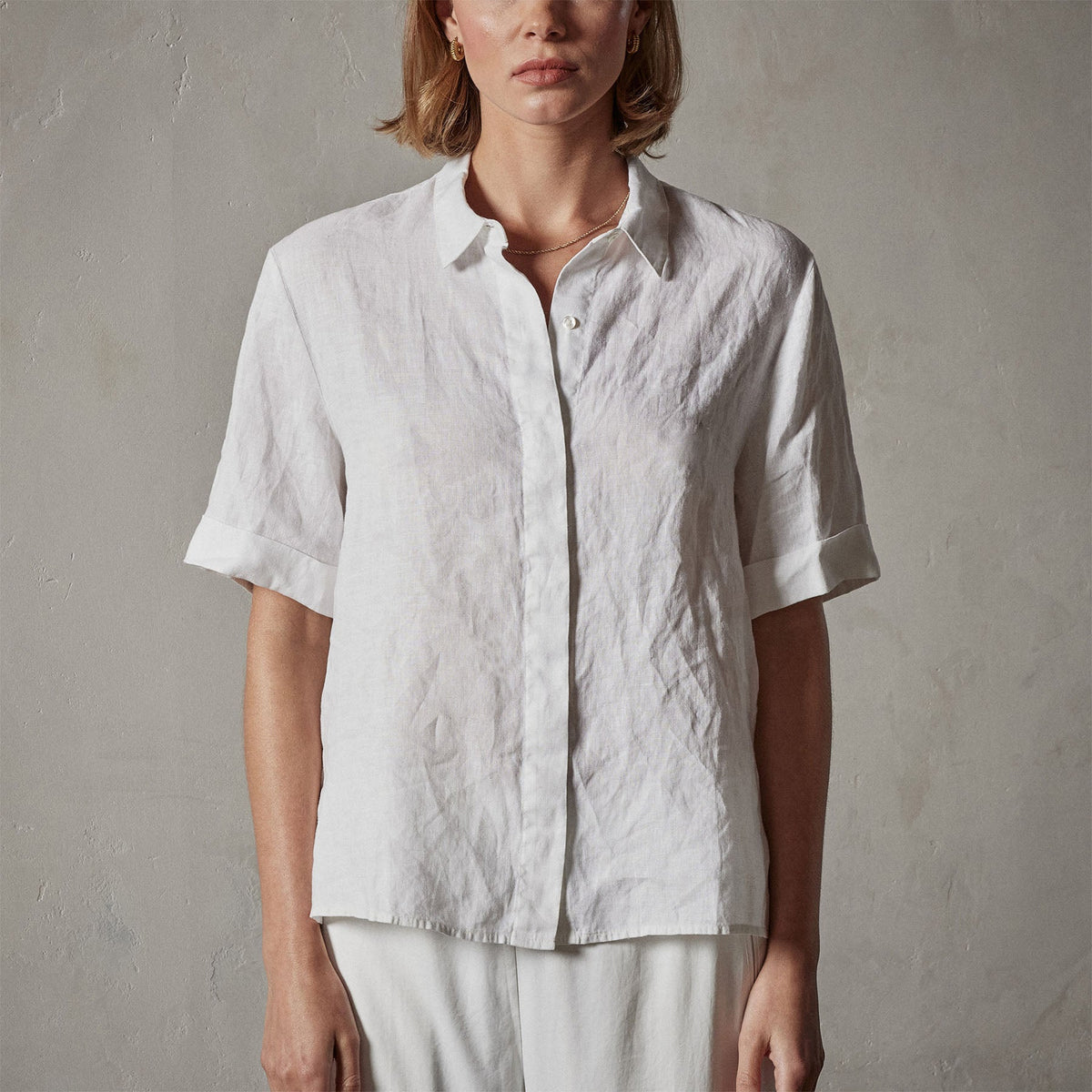 Lightweight Linen Short Sleeve Shirt in White | James Perse Los Angeles