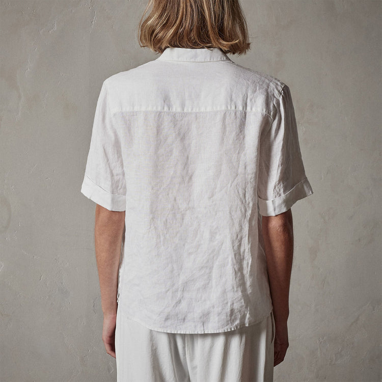Lightweight Linen Short Sleeve Shirt in White | James Perse Los Angeles