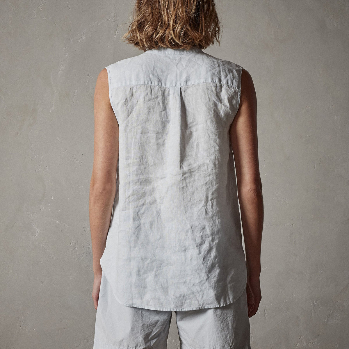Double Dye Sleeveless Linen Shirt in Memory Pigment | James Perse Los Angeles