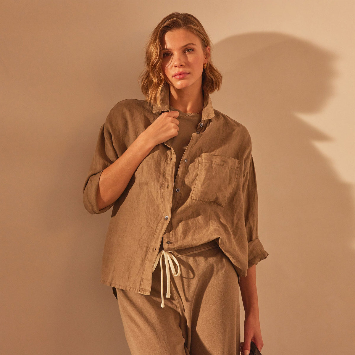 Garment Dyed Linen Shirt in Cashew Pigment | James Perse Los Angeles