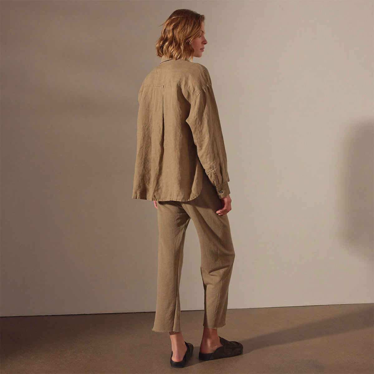 Garment Dyed Linen Shirt in Cashew Pigment | James Perse Los Angeles