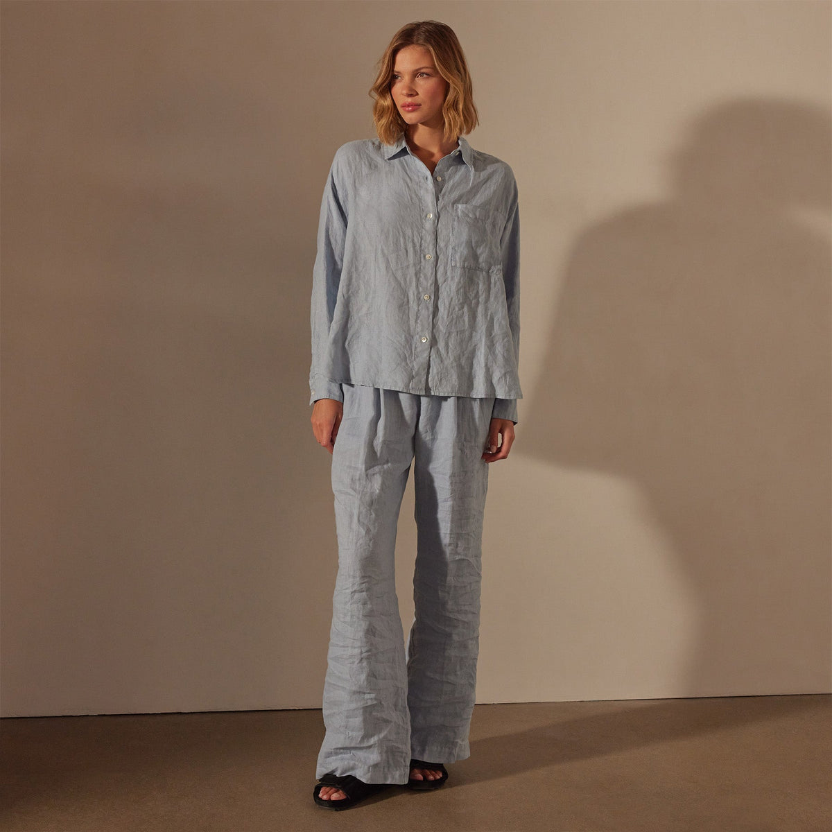 Linen Oversized Shirt in Open Sky Pigment | James Perse Los Angeles