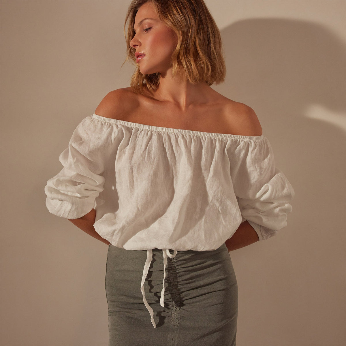 Linen Gathered Blouse in White | James Perse Los Angeles