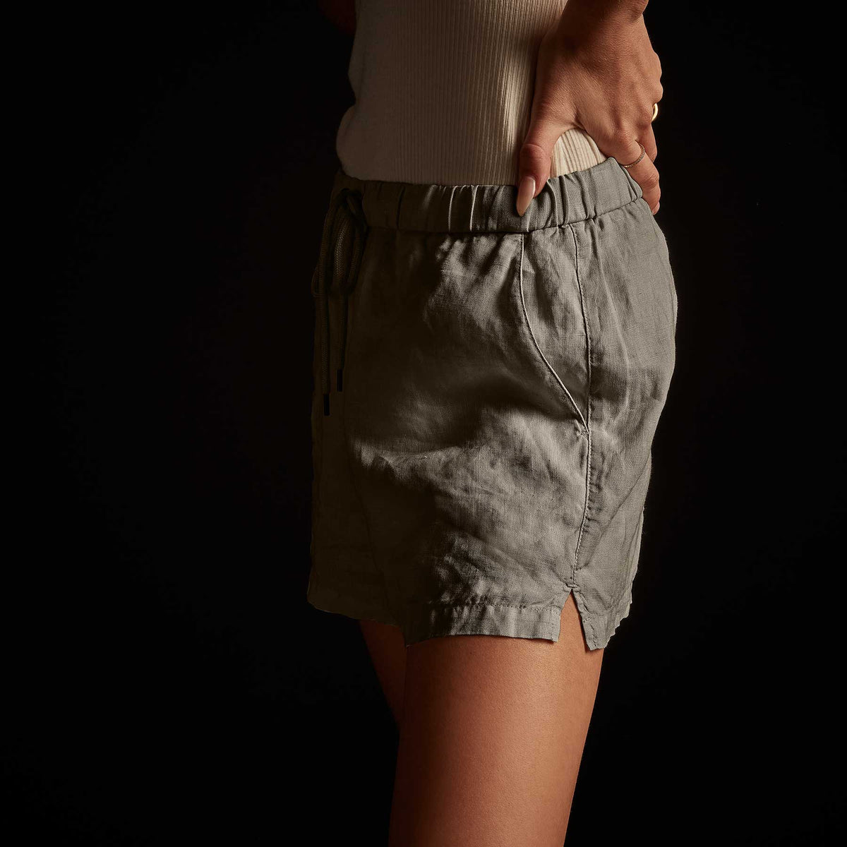 Lightweight Linen Short - Platoon Pigment | James Perse Los Angeles
