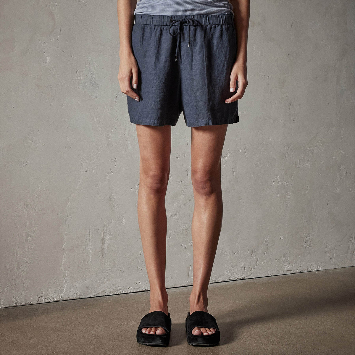 Lightweight Linen Short in Blue Oil | James Perse Los Angeles