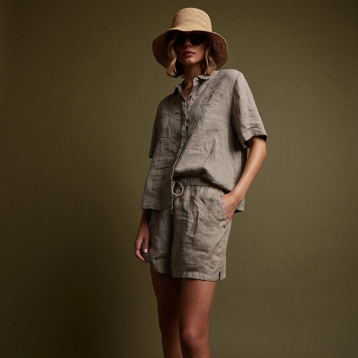 Lightweight Linen Short in Silt Pigment | James Perse Los Angeles