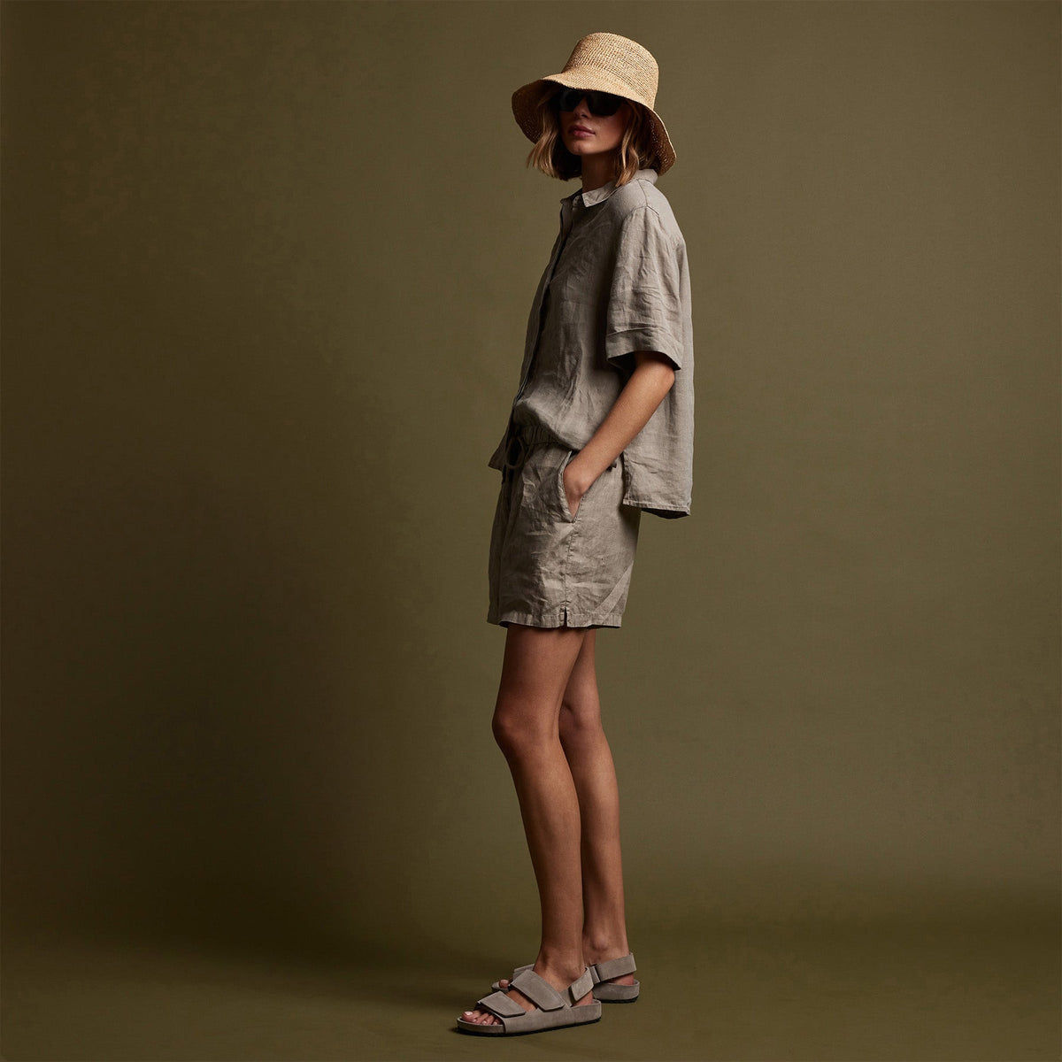 Lightweight Linen Short in Silt Pigment | James Perse Los Angeles