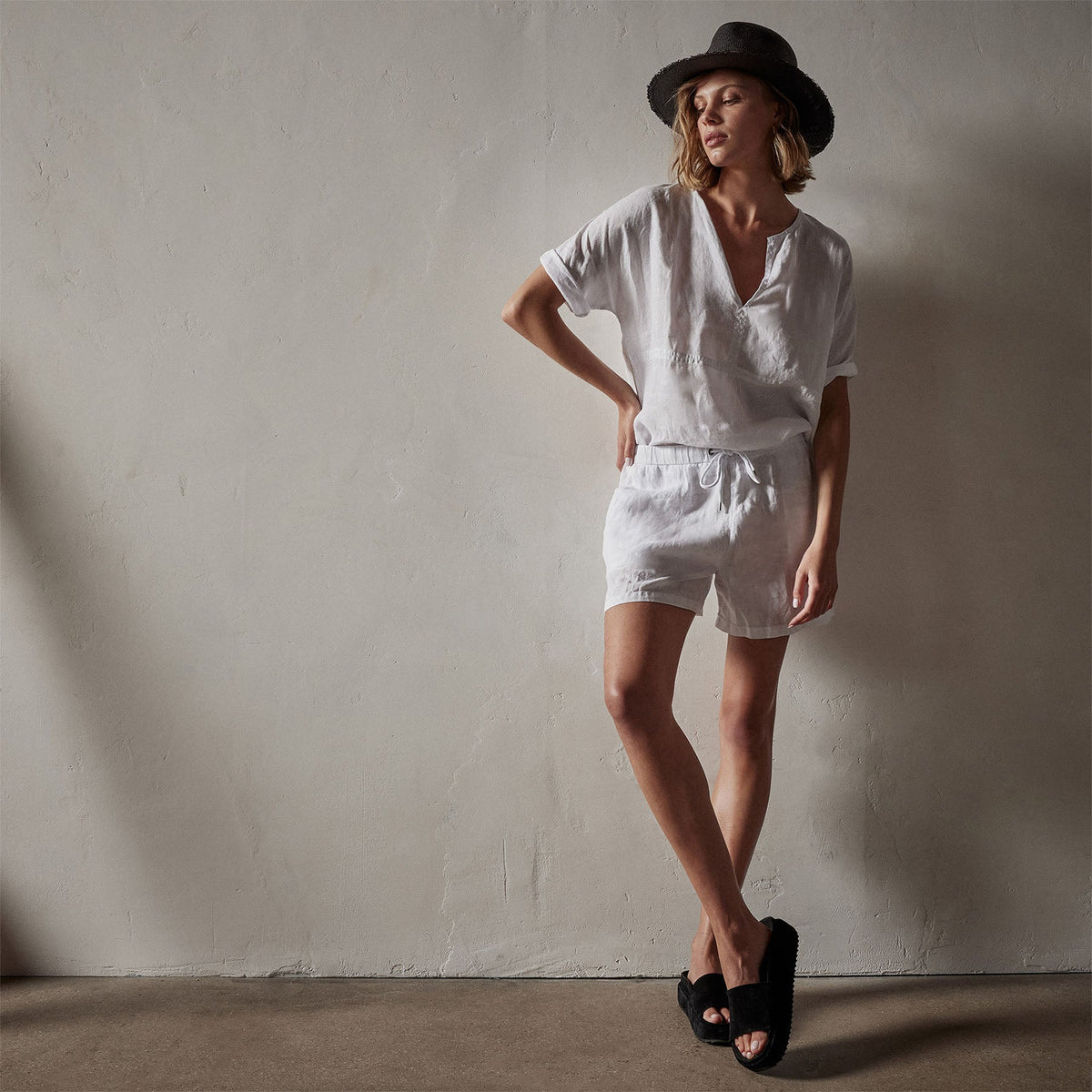 Lightweight Linen Short in White | James Perse Los Angeles