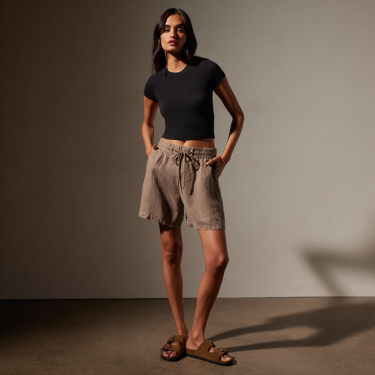 Relaxed Fit Linen Short in Cargo Pigment | James Perse Los Angeles