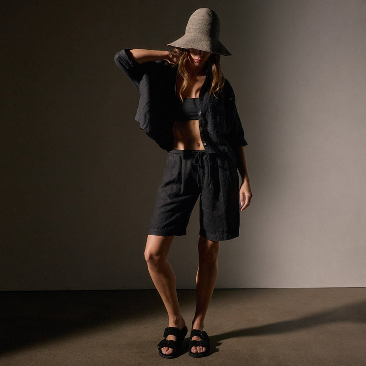 Pleated Linen Bermuda Short in Black | James Perse Los Angeles