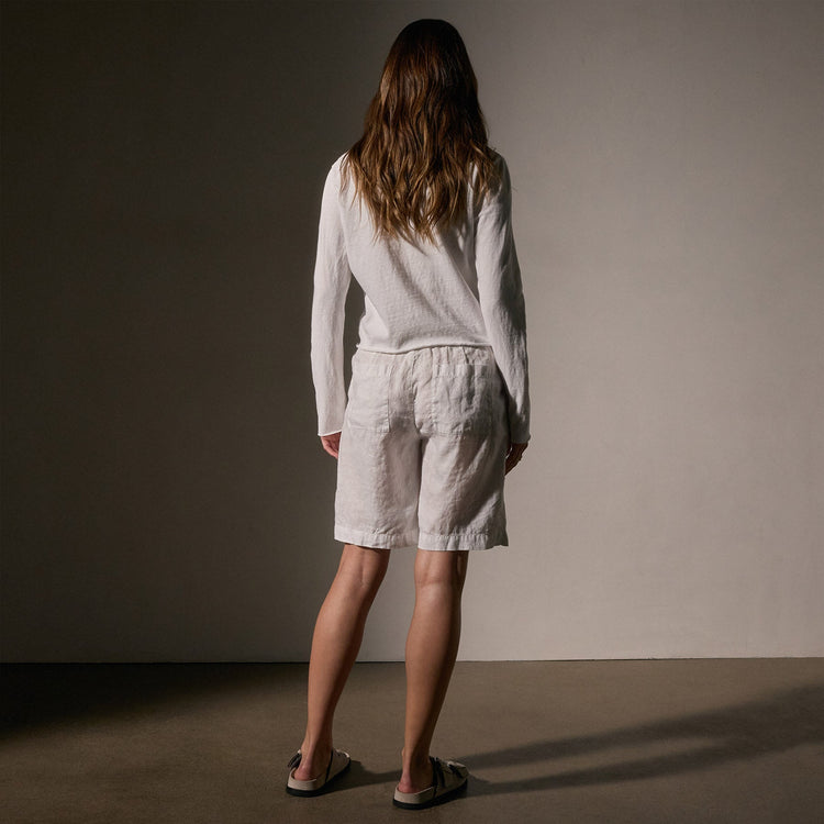 Pleated Linen Bermuda Short in White | James Perse Los Angeles