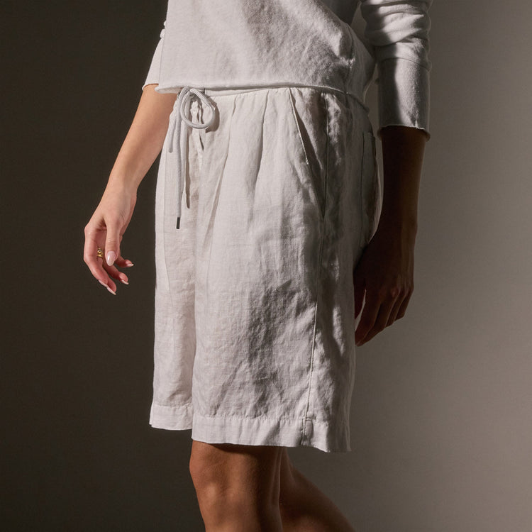 Pleated Linen Bermuda Short in White | James Perse Los Angeles