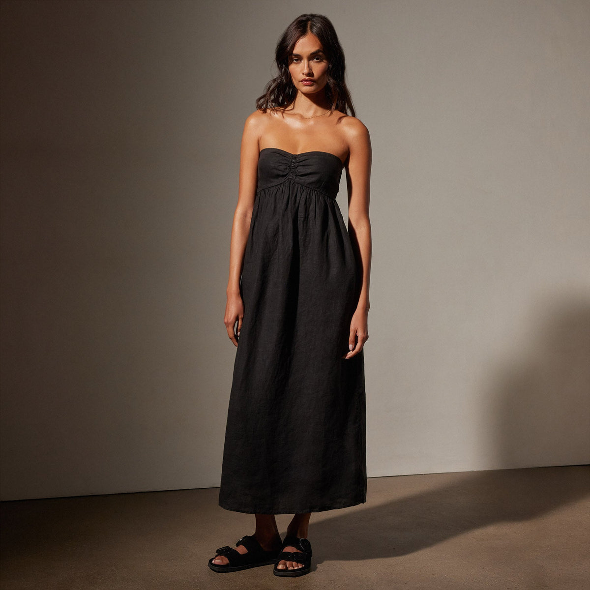 Linen Gathered Tube Dress in Black | James Perse Los Angeles