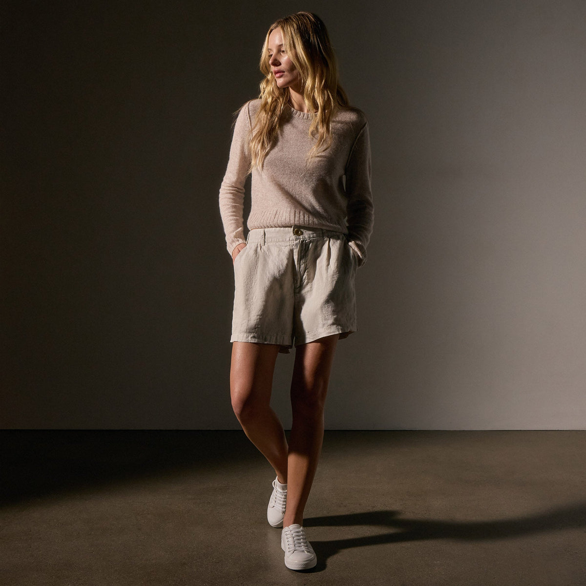 Linen Pleated Short in Salt Pigment | James Perse Los Angeles