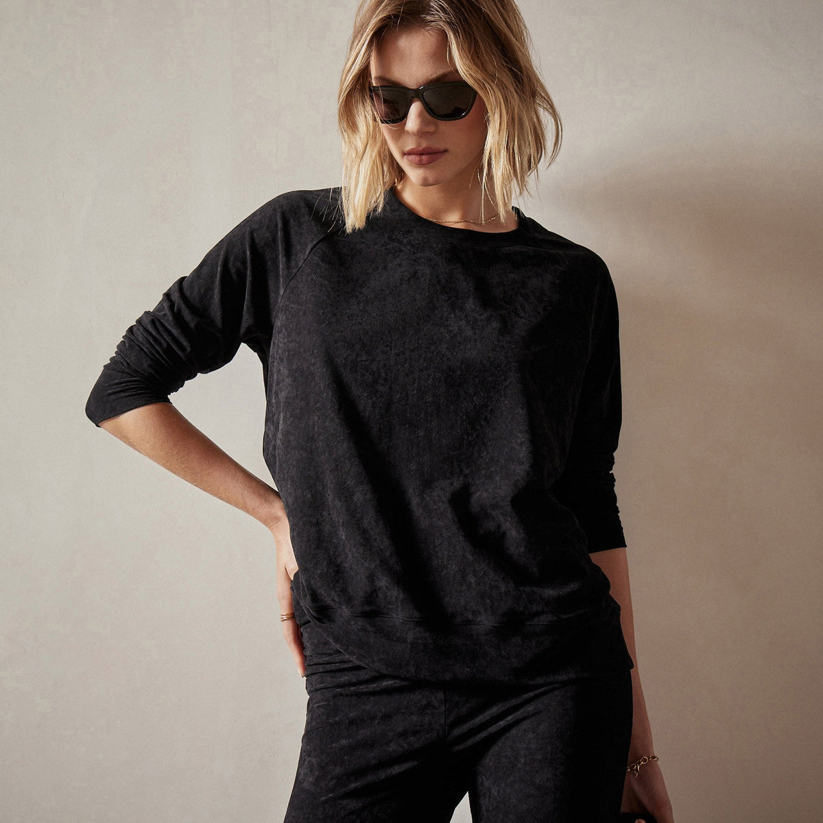 Velvet Sweatshirt in Black | James Perse Los Angeles