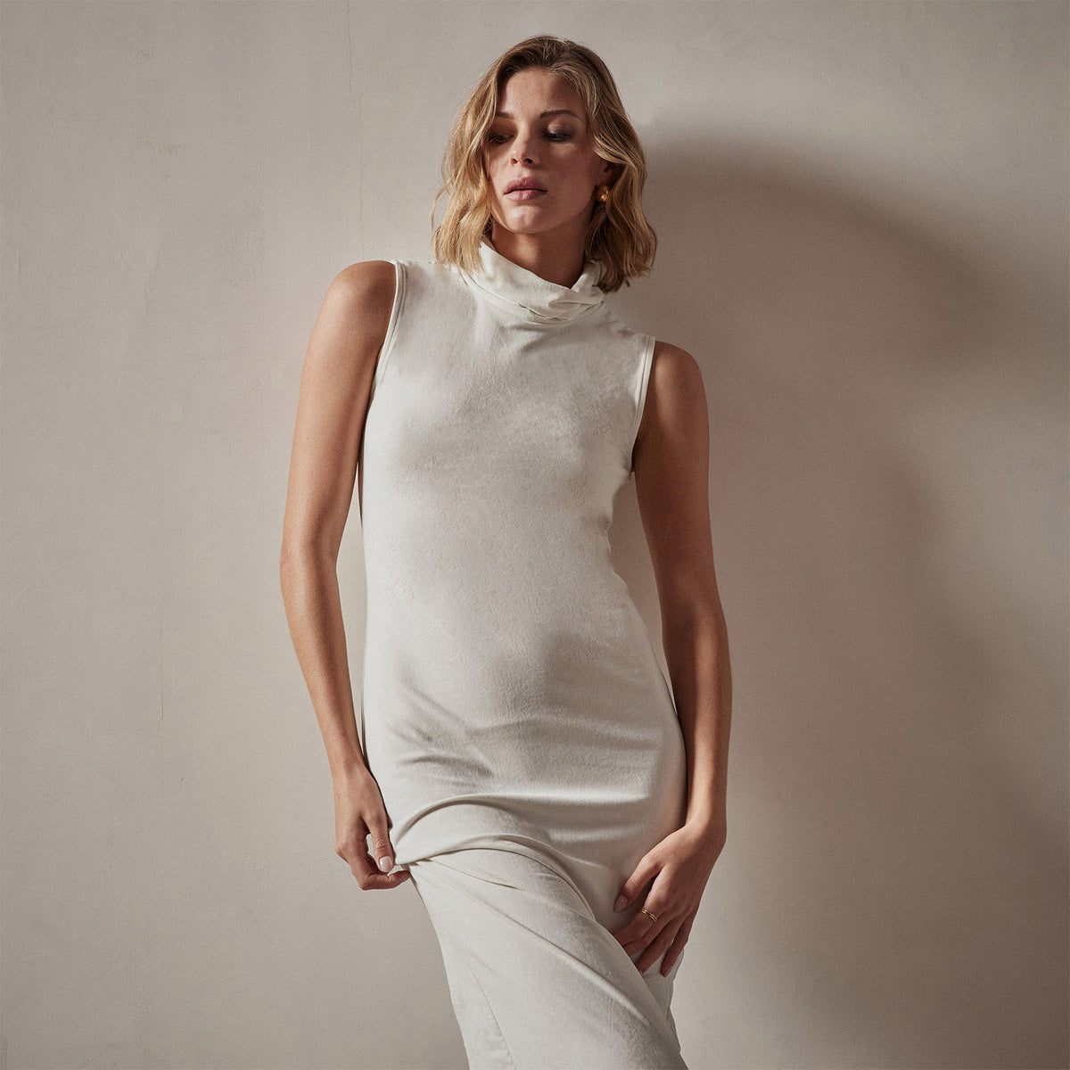 Stretch Velvet Sleeveless Dress in Canvas | James Perse Los Angeles