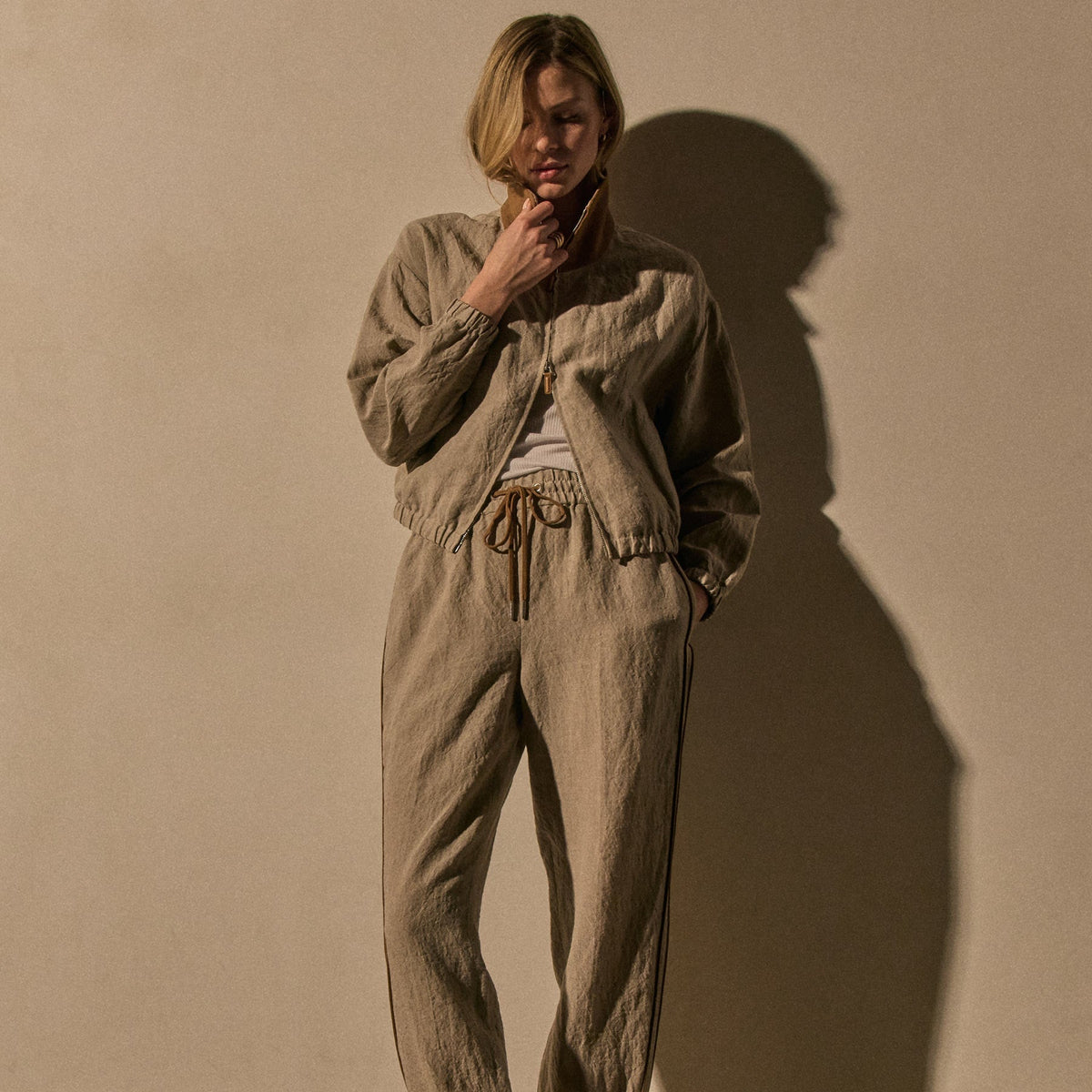 Linen Pant W Suede Piping in Natural/Tabacco | James Perse Los Angeles