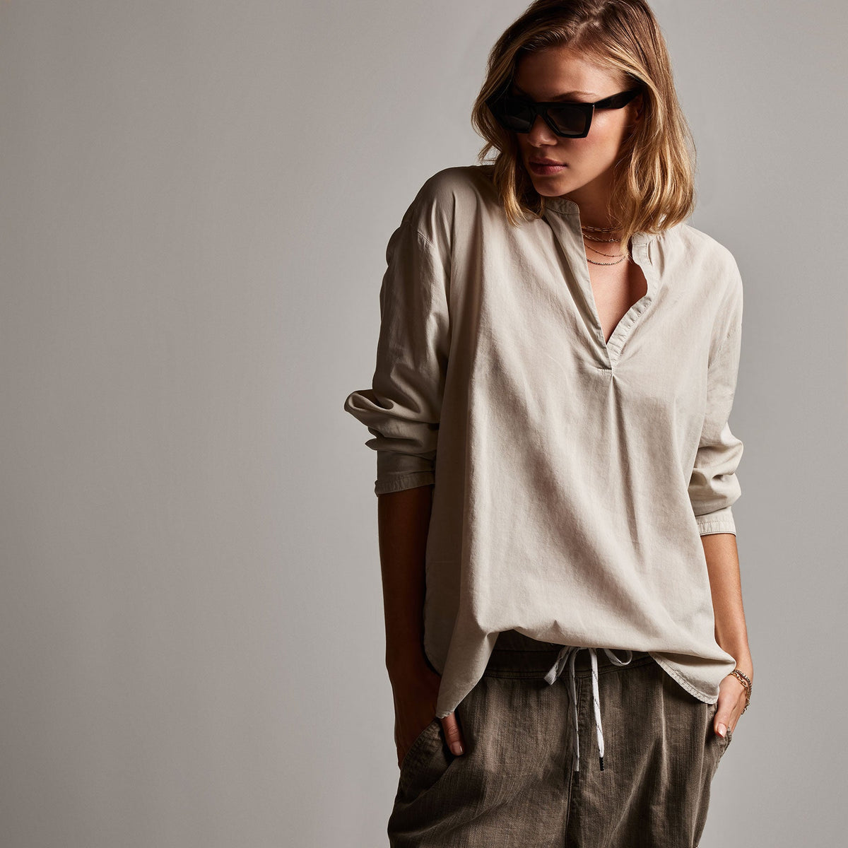 Lightwght Cotton Pullover Shirt in Toast Pigment | James Perse Los Angeles