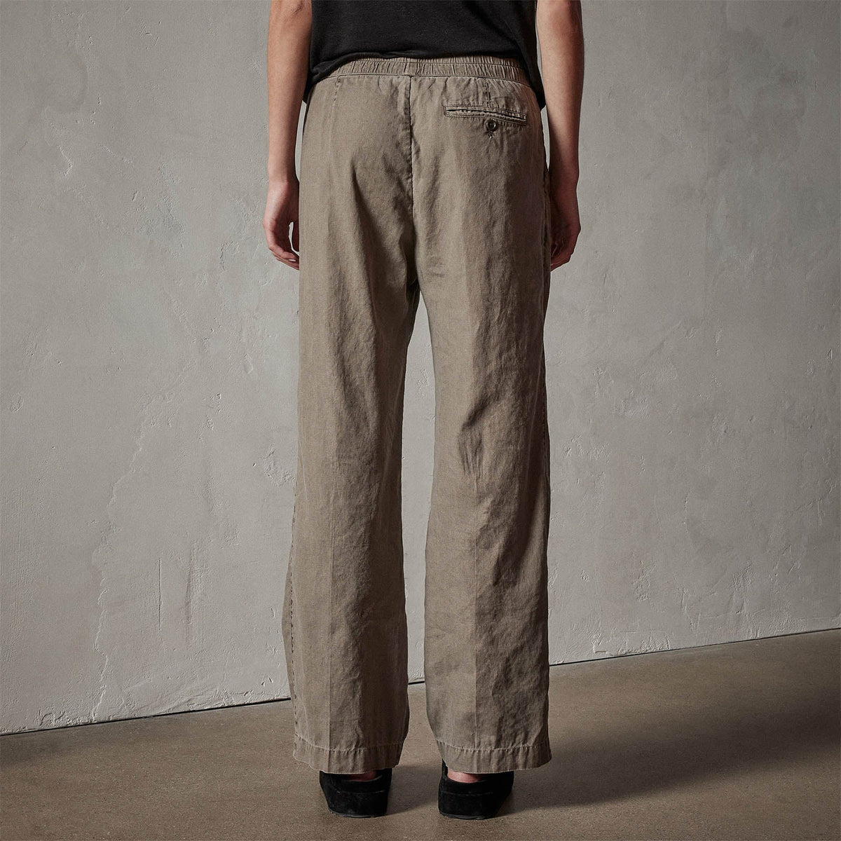 Canyon Linen Pant in Ammo Pigment | James Perse Los Angeles