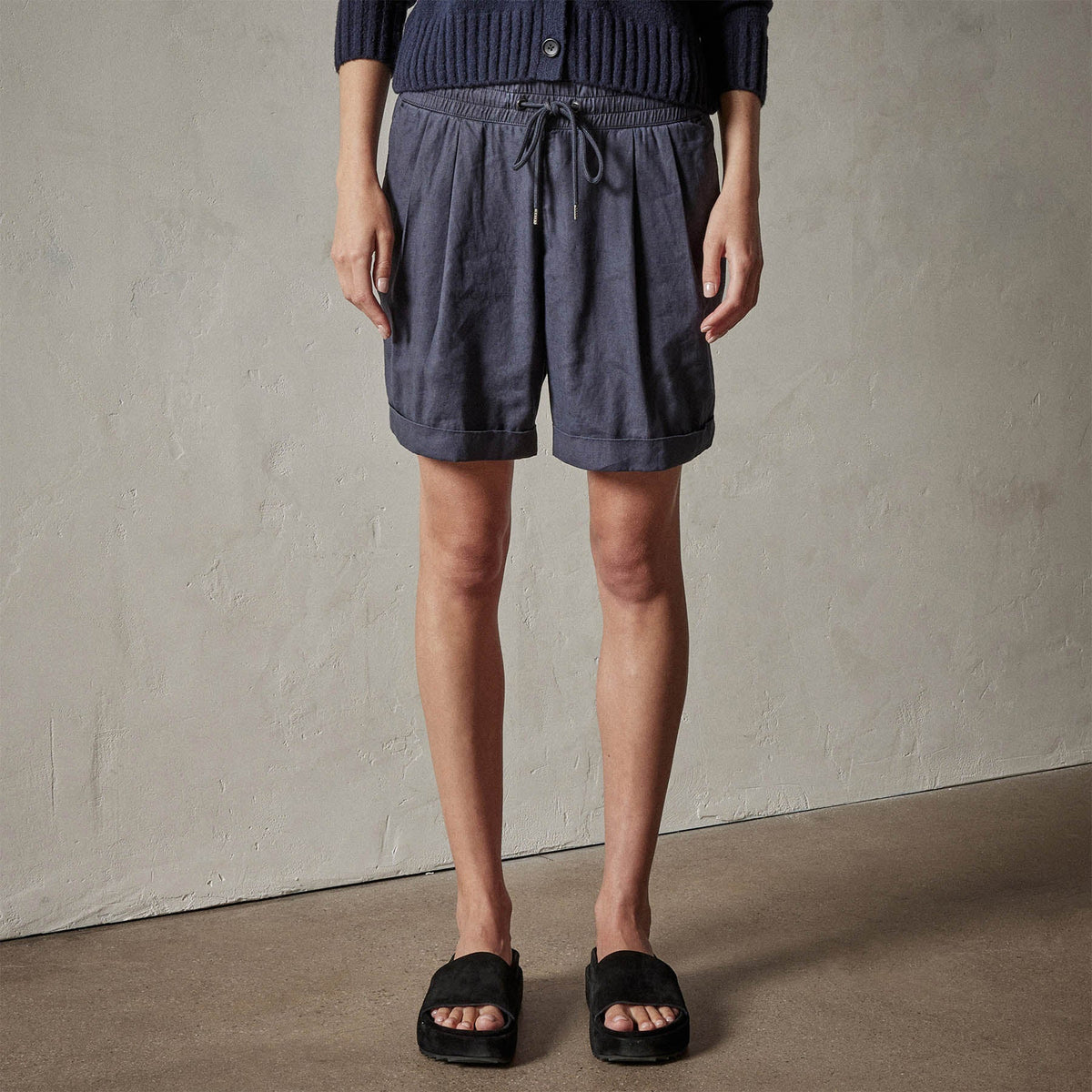 Canyon Linen Blend Short in Titan Pigment | James Perse Los Angeles
