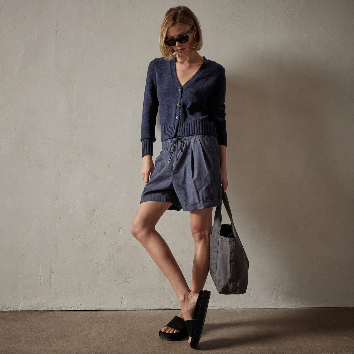 Canyon Linen Blend Short in Titan Pigment | James Perse Los Angeles
