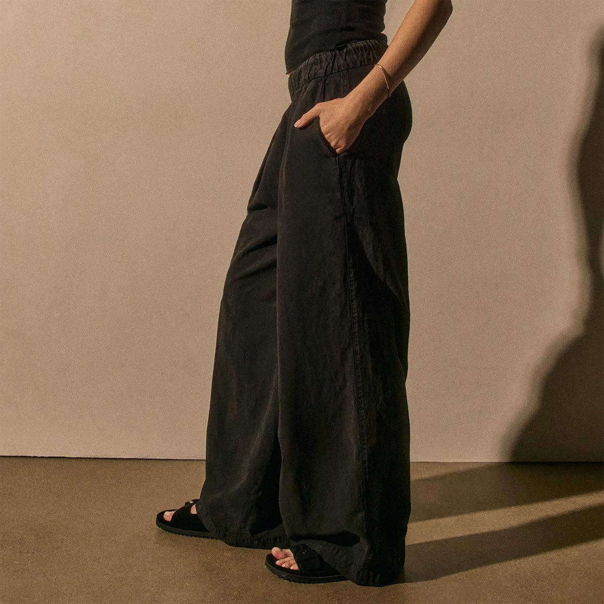 Lyocell Blend Elevated Trouser in Black | James Perse Los Angeles